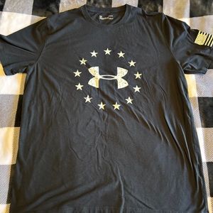 Under Armour Men's Athletic UA Freedom Logo T-Shirt Short Sleeve Tee 1333351